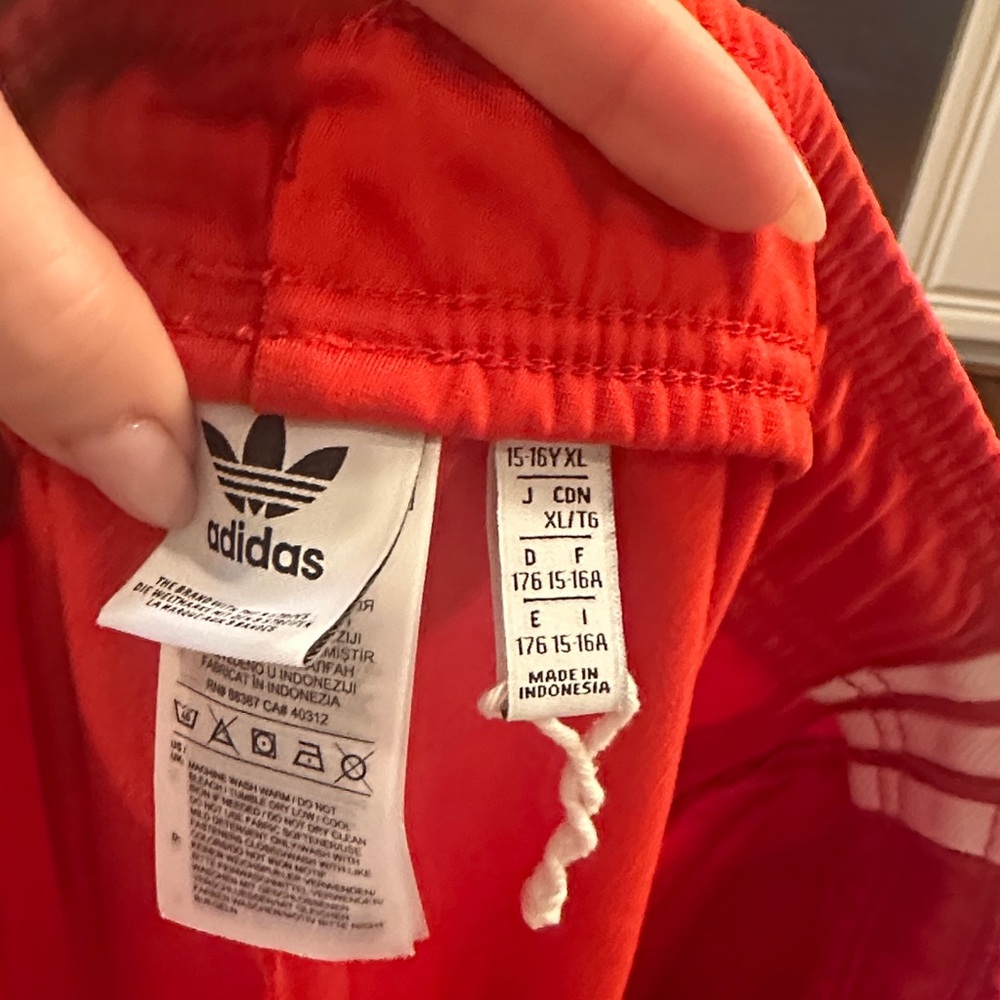 Adidas Red Joggers YXL‎ - Picture 2 of 3